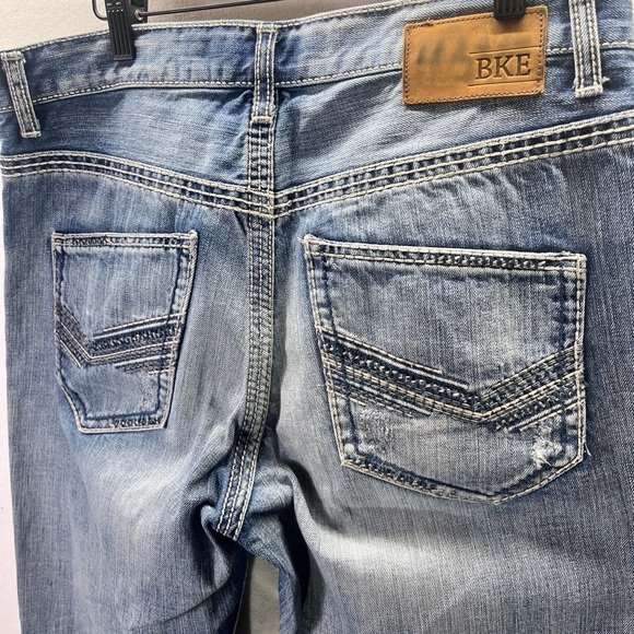 BKE Buckle Tyler Straight Leg Jeans Mens 33S Short Blue Denim Distressed 1938 - Picture 10 of 11